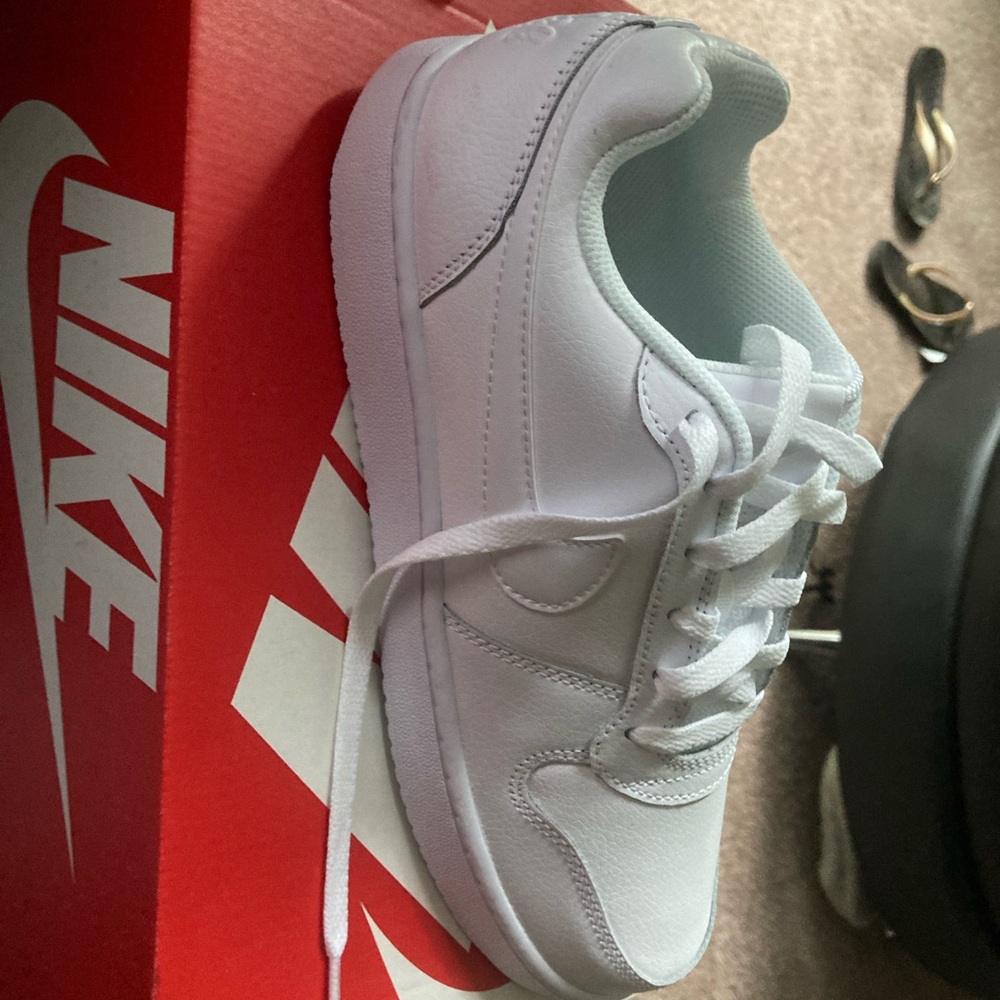 Nike Womens Ebernon Low Size 9